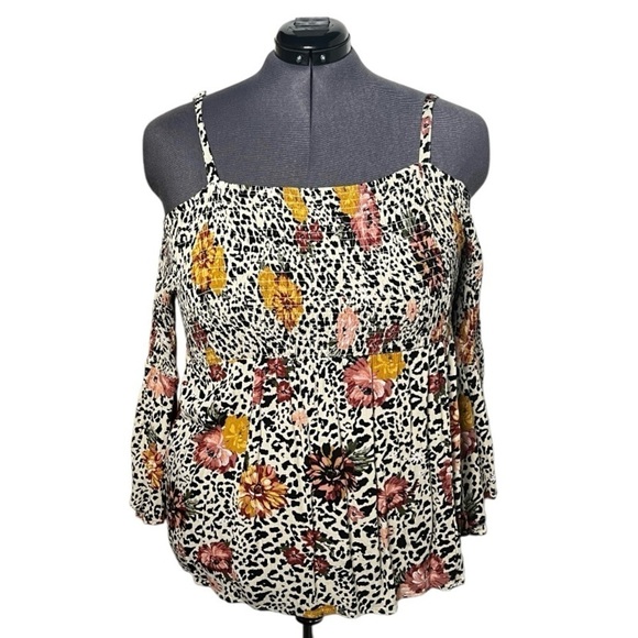 Torrid Babydoll Crinkle Gauze Smocked Cold Shoulder Top (Size 2) - Picture 1 of 4